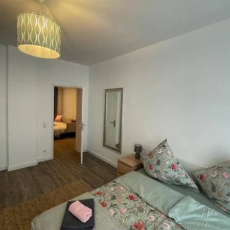 Ferienwohnung * Pension Luisengruen * Magenta Tv Netflix 1Gb/S Internet Wlan/Wifi Waschmaschine Chemnitz Exterior photo