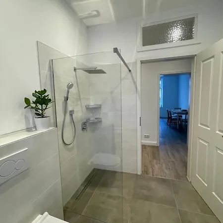 Ferienwohnung * Pension Luisengruen * Magenta Tv Netflix 1Gb/S Internet Wlan/Wifi Waschmaschine Chemnitz Exterior photo