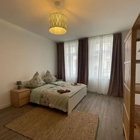 Ferienwohnung * Pension Luisengruen * Magenta Tv Netflix 1Gb/S Internet Wlan/Wifi Waschmaschine Chemnitz Exterior photo