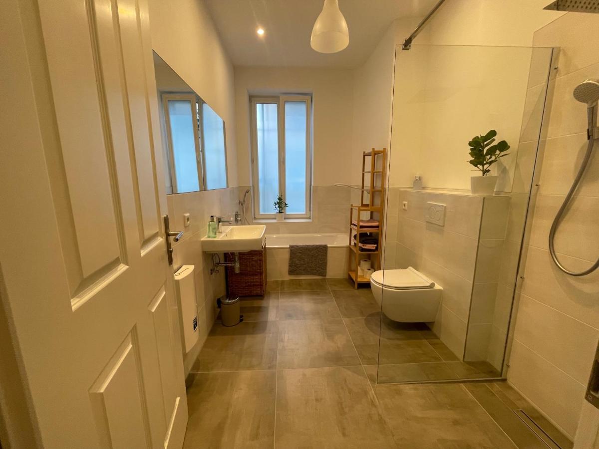 * Luisengruen * Magenta Tv Netflix 1gb/s Internet Wlan/wifi Waschmaschine Apartment *