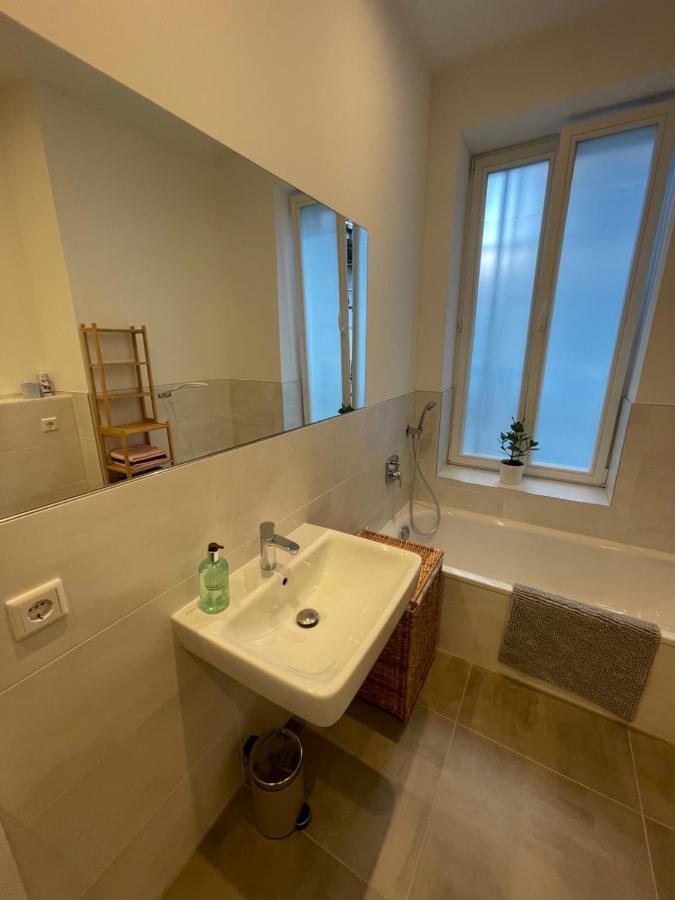 * Luisengruen * Magenta Tv Netflix 1gb/s Internet Wlan/wifi Waschmaschine Apartment